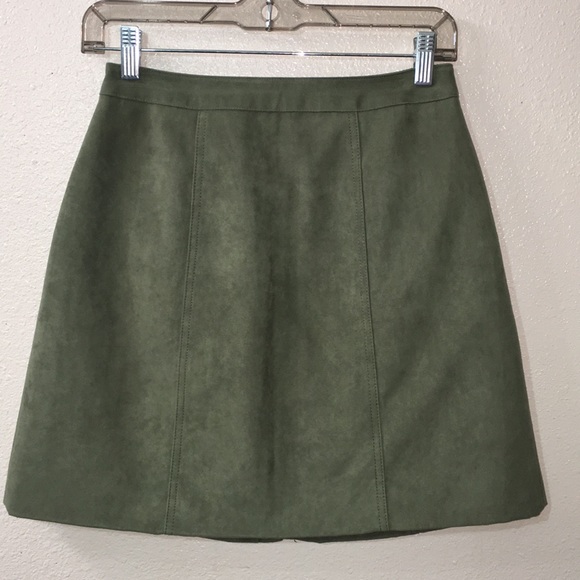 NWOT 🍀Olive Green Vegan Mini Skirt with Pockets! - Picture 5 of 6